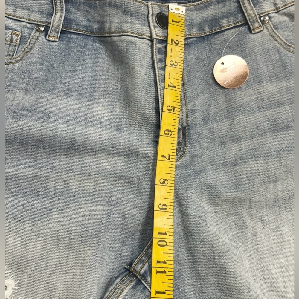 Lane Bryant Jean Midrise Shorts White Applique Lace Detail NWT Size 14 - Picture 4 of 8
